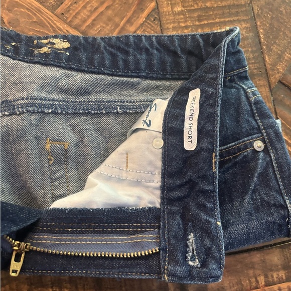 7 For All Mankind Womens 6 Weekend Short
Cut off Blue Jeans Shorts
Distressed - Picture 14 of 15